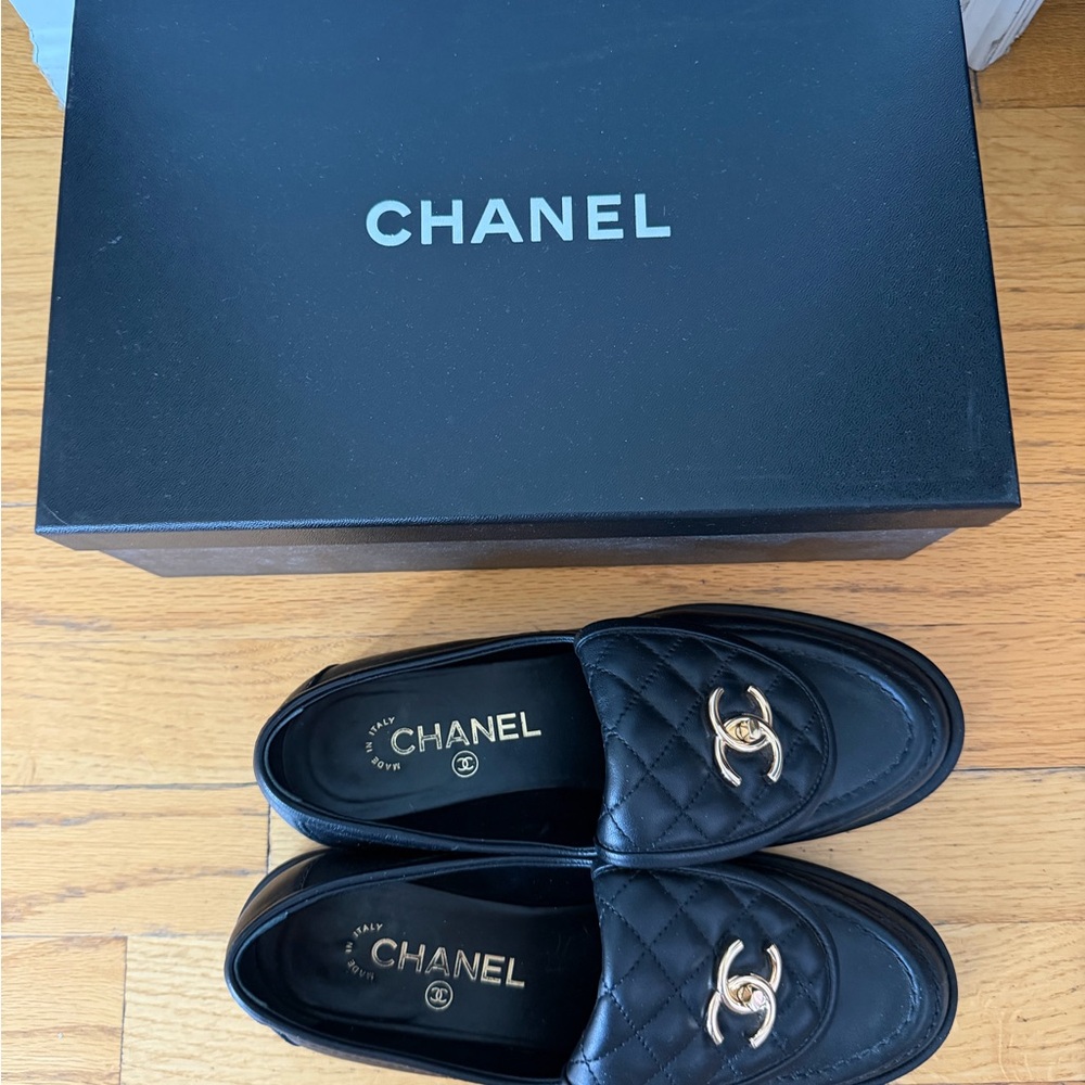 CHANEL Black Quilted turnlock Leather Loafers with Gold CC Hardware - Picture 7 of 10